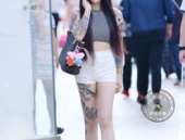 牛仔纹身小姐姐,小姐姐的个性演绎